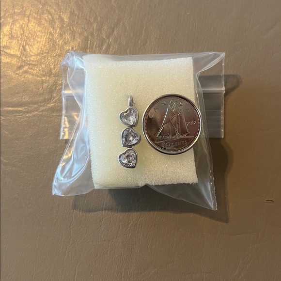 Charmed Aroma | Silver Hearts Necklace - Picture 4 of 4